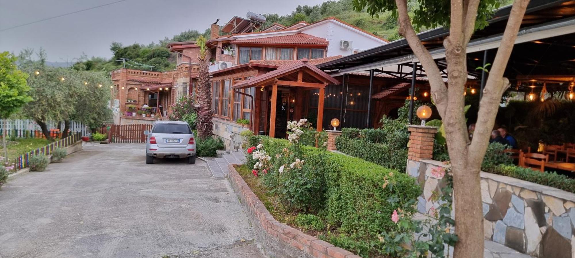 Salillari Guest House Berat Exteriör bild