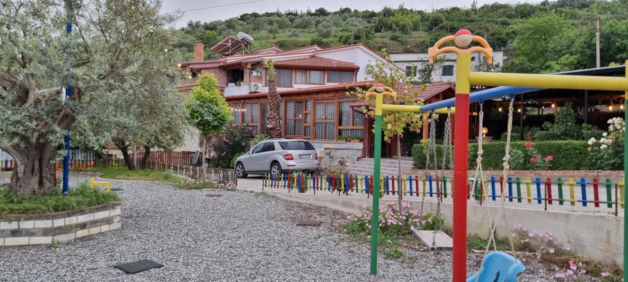 Salillari Guest House Berat Exteriör bild